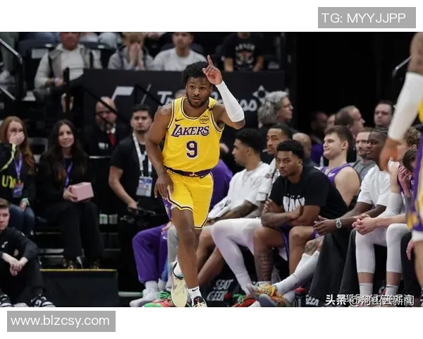 德马尔德罗赞的篮球之路:从新星到全明星的辉煌历程与成就 德马尔德罗赞的篮球之路:从新星到全明星的辉煌历程与成就