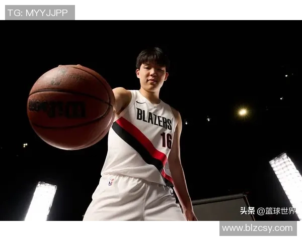 勇士与开拓者赛场冲突引发激烈打斗球迷热议双方球员情绪失控